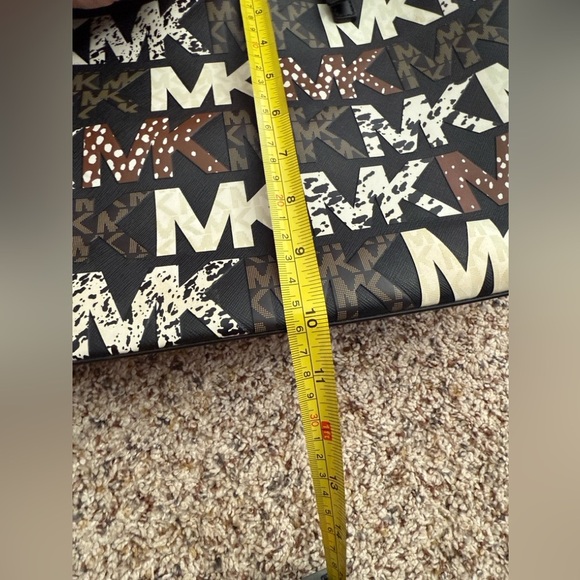 Michael Kors Jet Set Travel Medium Carryall Tote Designer Animal Print Gold Used - Picture 12 of 15